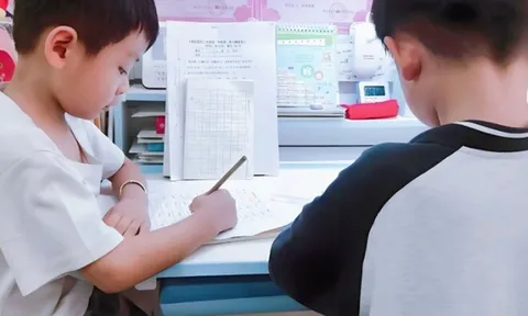 Con có thành tích học tập luôn đứng đầu lớp, mẹ đứa trẻ tiết lộ "luật" của gia đình khiến hàng xóm bất ngờ