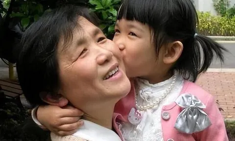 Con gái nhiều đêm nằm mơ thấy bà nội nói 1 câu giống nhau, vợ chồng tôi quyết định xới nền nhà lên