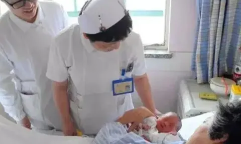 Nữ đại gia 56 tuổi sinh con thứ 2, con trai lớn xấu hổ cắt đứt liên lạc và cái kết đau lòng
