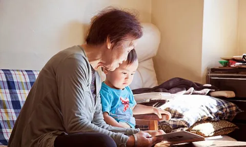 Vừa nghỉ hưu, con dâu chuyển cho tôi 15 triệu, nghe thông báo của con trai mà tôi "cười ra nước mắt"