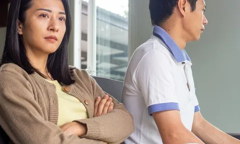 Con trai bán 1 cây vàng chữa bệnh cho mẹ đẻ, câu nói của bà khiến con dâu bắt trả lại đủ tiền