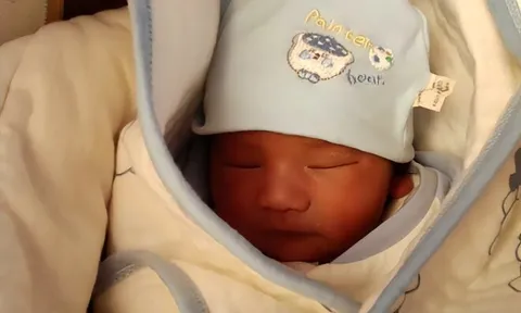 Mẹ bỉm vui mừng khi con sơ sinh ngủ suốt đêm không quấy khóc nhưng đến bệnh viện bác sĩ kết luận: Quá nguy hiểm!