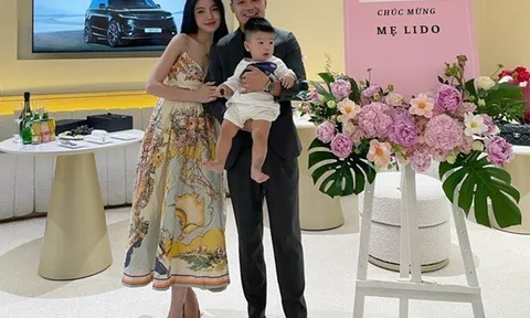 Vợ đại gia của Quang Hải đăng clip mặc đồ bộ, ngồi xổm dạy con 11 tháng, cô giáo mầm non chuyên nghiệp vào nhận xét thẳng thắn