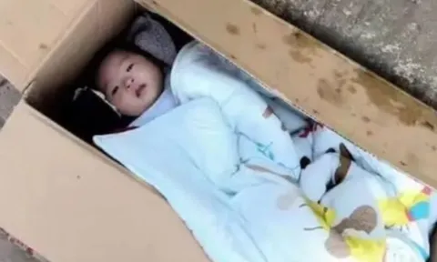 Bà lão nhặt rác nhận nuôi bé gái bị bỏ rơi, khi thành Tiến sĩ đứa trẻ nói 1 câu khiến bà lặng người