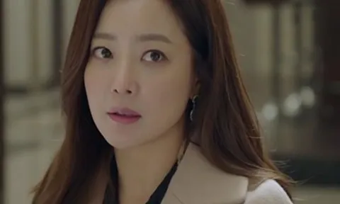 Từ ngày chuyển đến nhà mới, con gái không khóc nhưng nước mắt cứ chảy ra, xem camera tôi bủn rủn chân tay