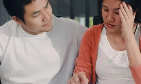 Biết bố dượng có 10 tỷ tiết kiệm, mẹ xin cho tôi 1 khoản rồi sững sờ với câu trả lời của ông