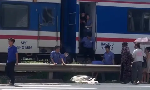 Camera ghi lại khoảnh khắc kinh hoàng: Trèo qua hộ lan đường sắt, nam thanh niên bị tàu tông tử vong trước mặt bạn gái ở Hà Nam