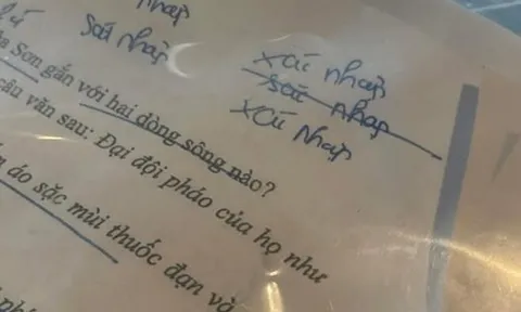 Tờ nháp đề Văn của thí sinh thi Tốt nghiệp THPT 2025 gây đau đầu: "Xát nhập" hay "sát nhập"?