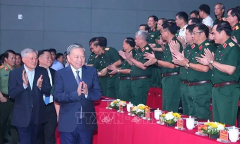 Tổng Bí thư Tô Lâm dự giao lưu nghệ thuật 'Khắc ghi lời Bác - vang nhịp quân hành'