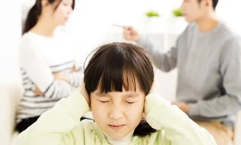 "Mẹ hãy ly hôn với bố đi!", lời cầu xin của cậu bé 10 tuổi khiến mẹ nghẹn ngào khi biết nguyên do