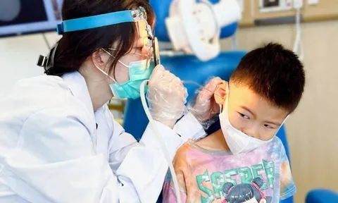 Bé trai 10 tuổi bị mất thính lực sau khi đi bơi về, đến bệnh viện bác sĩ đưa ra cảnh báo khẩn cấp