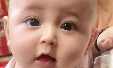 Bé gái sơ sinh có khuôn mặt đẹp như tiên tử, cõi mạng trầm trồ “đứa trẻ đã phẫu thuật thẩm mỹ”