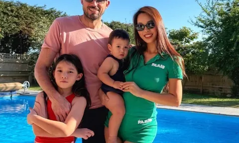 Hà Anh "nai lưng bù đầu" khi đưa con về quê chồng ở Anh, 2 con lai Tây góp nhặt nét đẹp của bố mẹ