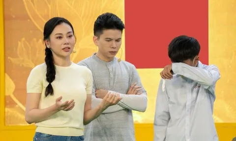 Phương Oanh khóc nức nở, lần đầu tiết lộ biến cố năm 15 tuổi: "Tôi từng mơ có tiền mua sữa cho bố mẹ uống"