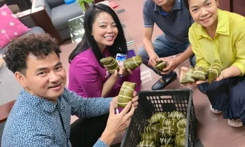 NSND Xuân Bắc xúc động cảnh tình nghệ sĩ sau khi sáp nhập, tiễn đồng nghiệp chuyển công tác mà rưng rưng