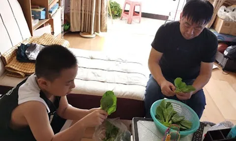 "Tại sao mẹ cứ bắt con làm việc nhà?", câu trả lời của người mẹ chuẩn văn mẫu khiến nhiều PH vội học hỏi