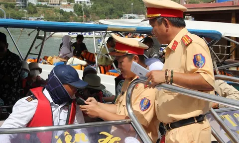 Khánh Hòa tăng cường kiểm tra hoạt động tàu du lịch tại vịnh Nha Trang