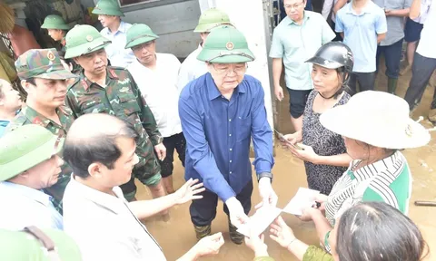 Tỉnh Nghệ An dành ưu tiên cao nhất hỗ trợ người dân vùng ngập lụt