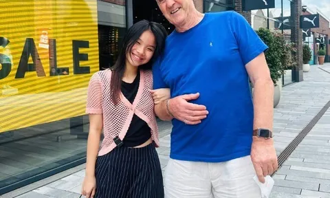 Con gái MC Thành Trung được ông nội Tây chiều hết cỡ, không cùng huyết thống với cả nhà nhưng là "cục cưng"