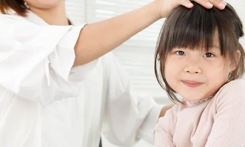 "Mẹ ơi con sinh ra từ đâu?", trả lời "Nhặt từ bãi rác" là sai to, đây mới là đáp án mọi phụ huynh nên nói