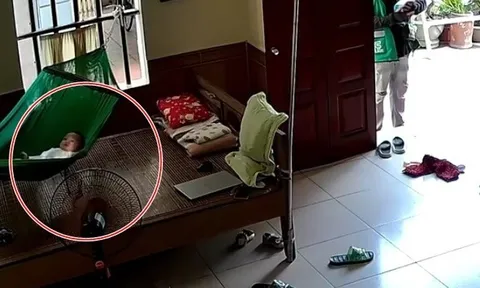 Con nằm một mình trên võng, mẹ Việt xem camera thì nghẹn ngào khi thấy hành động của shipper