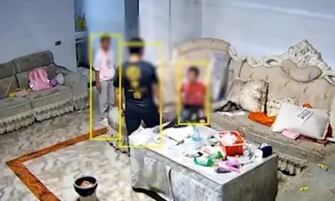 Thấy con nghỉ hè toàn ở nhà xem phim, bố tức giận đập vỡ tivi, phản ứng của đứa trẻ khiến MXH lo lắng