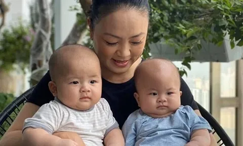 Hai con trai song sinh đã 6 tuổi, cô hiệu phó hot nhất MXH Văn Thùy Dương U60 thông báo tiếp tục "nằm ổ"