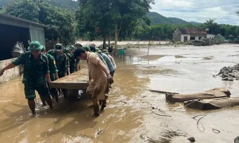 Căng sức giúp dân khắc phục hậu quả của đợt mưa lũ lịch sử