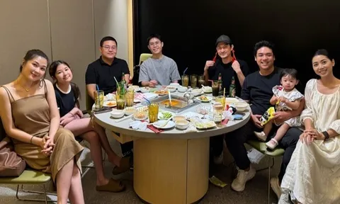 Huy Khánh đi ăn với vợ cũ nhưng chỉ để ý nụ cười của một cô gái, bồi hồi nhìn lại lúc nhỏ của quý tử 20 tuổi