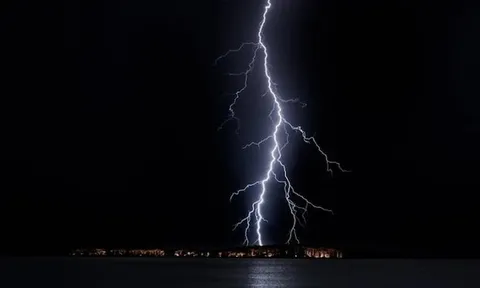 Bi kịch đau đớn: 3 nữ sinh bị sét đánh tử vong tại chỗ trên đường đi học về