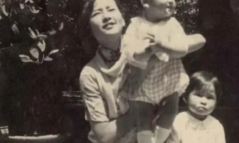 Bố mẹ là Giáo sư ĐH hàng đầu cả nước, con thi được 2 điểm, tra lại bài thi mới thấy đúng 1 dòng chữ gây sốc