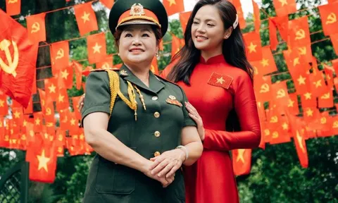 Mẹ ruột Thu Quỳnh háo hức đón lễ 2/9 với cháu ngoại đáng yêu, là Thượng tá nổi danh "thiên nga của sân khấu kịch"