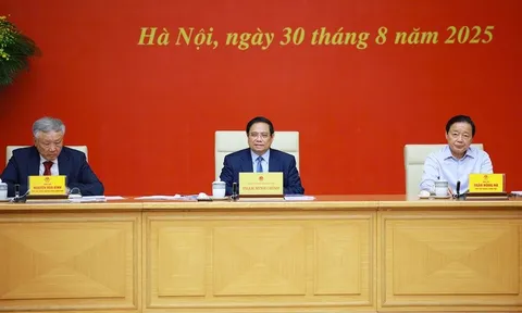 Thủ tướng: Khẩn trương hoàn thiện bộ tiêu chuẩn, quy chuẩn về đường sắt tốc độ cao