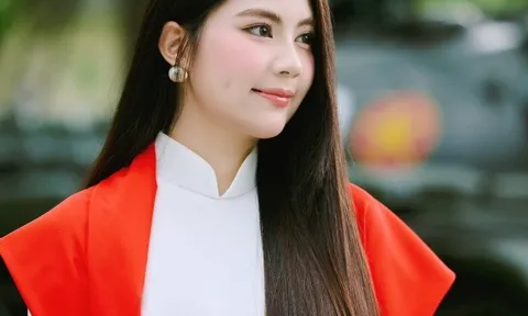 Con gái Quyền Linh mặc áo dài đón Lễ 2/9, dáng đẹp chuẩn Hoa hậu tương lai, mẹ cũng vào khen