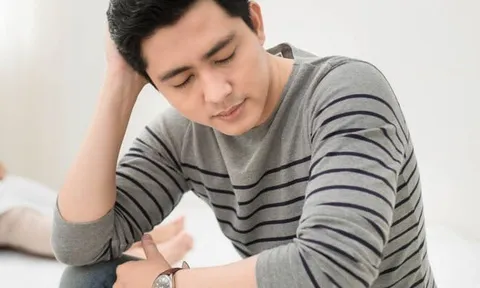 Chồng chỉ cao 1m6 nhưng con trai 15 tuổi đã gần 1m8, vợ hé lộ lý do giấu kín khiến anh bật khóc