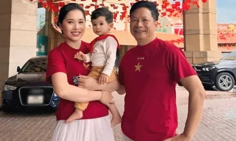 Shark Hưng khoe quý tử hệt như "bản sao" từ bố, vợ Á hậu thân thiết bên con trai riêng của chồng