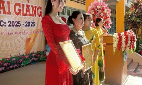 Hoa hậu Phan Thị Mơ trao quà, hỗ trợ học sinh nghèo trước thềm năm học mới