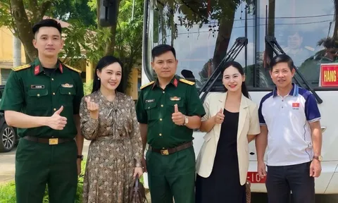 BTV Hoài Anh "bùng nổ nhan sắc" khi đứng cùng Thượng úy Lê Hoàng Hiệp, là mỹ nhân "thắng đậm" nhất mùa lễ A80