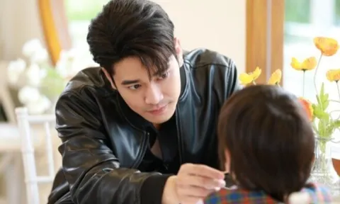 Con trai khóc lóc van xin bố đừng lấy vợ mới, nhưng ngay khi nhìn thấy diện mạo mẹ kế, đứa trẻ liền gọi “mẹ ơi”