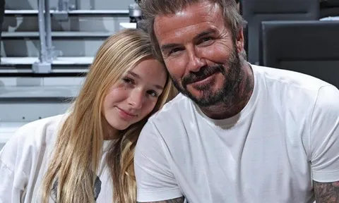 David Beckham tự làm một việc cho con gái Harper, hy vọng đứa trẻ tuổi dậy thì sẽ không xấu hổ với các bạn ở trường