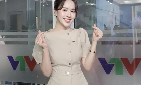 Á khôi sinh viên 2 năm sinh 2 con cùng chồng Tiến sĩ, mẹ đẹp con xinh khiến Hoa hậu Ngọc Hân cũng phải "xin vía"