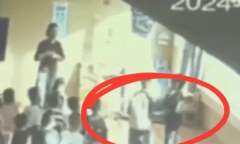 Phụ huynh phẫn nộ đoạn video một bé trai mầm non đứng im chịu trận khi bị cả lớp xếp hàng tát vào mặt