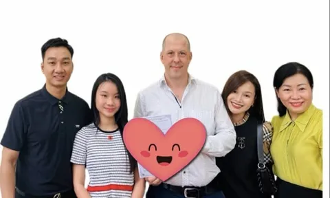 Sao Việt 24h: MC Thành Trung hiếm hoi chung khung hình với chồng Tây của vợ cũ, ca sĩ Thu Phượng nói đã "đến đích"