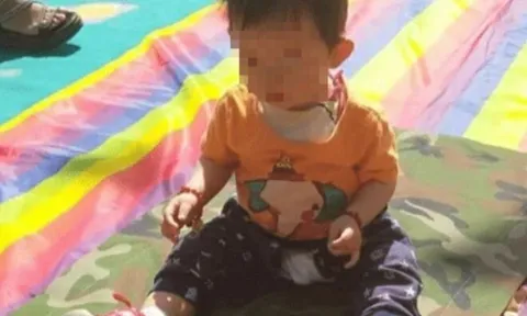 Bé 3 tuổi đã đọc trôi chảy hàng chục bài thơ nhưng đi học 5 ngày thì bị trả về, lý do gây xót xa