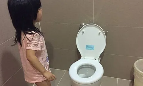 Cô giáo ngày nào cũng đặt một món đồ trong balo bé 3 tuổi, mẹ tức giận đòi chuyển trường