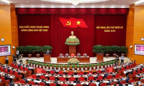 Khai mạc Hội nghị Trung ương lần thứ 13