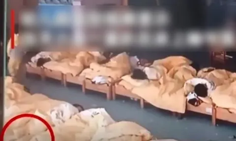 Đứa trẻ 4 tuổi ngưng thở sau giấc ngủ trưa ở trường mẫu giáo, camera giám sát ghi lại sự việc khiến bố mẹ ngất lịm