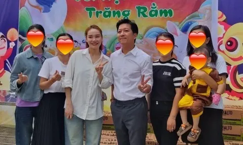 Trường Giang Nhã Phương đưa hai con về quê nội Đà Nẵng làm từ thiện, con gái Destiny xinh xắn, giản dị, lễ phép trao quà