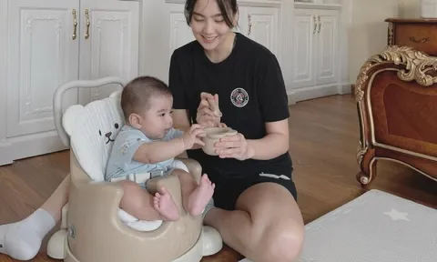 MC Mai Ngọc cho con trai mới 5 tháng tuổi ăn dặm, "tiểu thiếu gia" phát triển vượt trội ngày càng đáng yêu