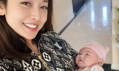 Hoa hậu Jennifer Phạm khoe đón thành viên mới, mẹ 4 con nay sung sướng vì được bế bồng "thiên thần nhỏ"